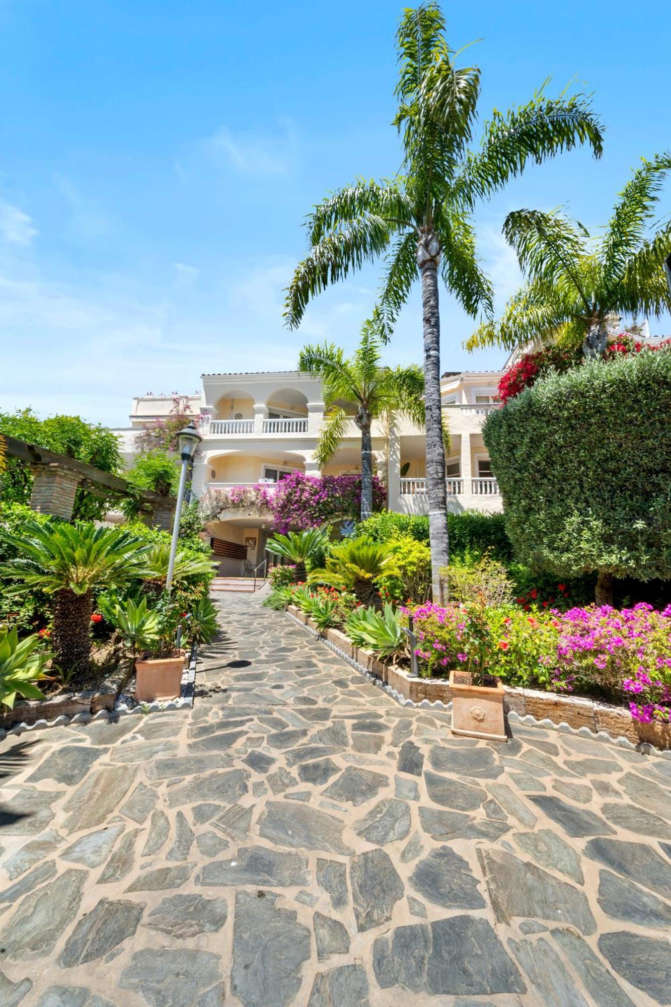 Stylish With Pool Apartment Estepona