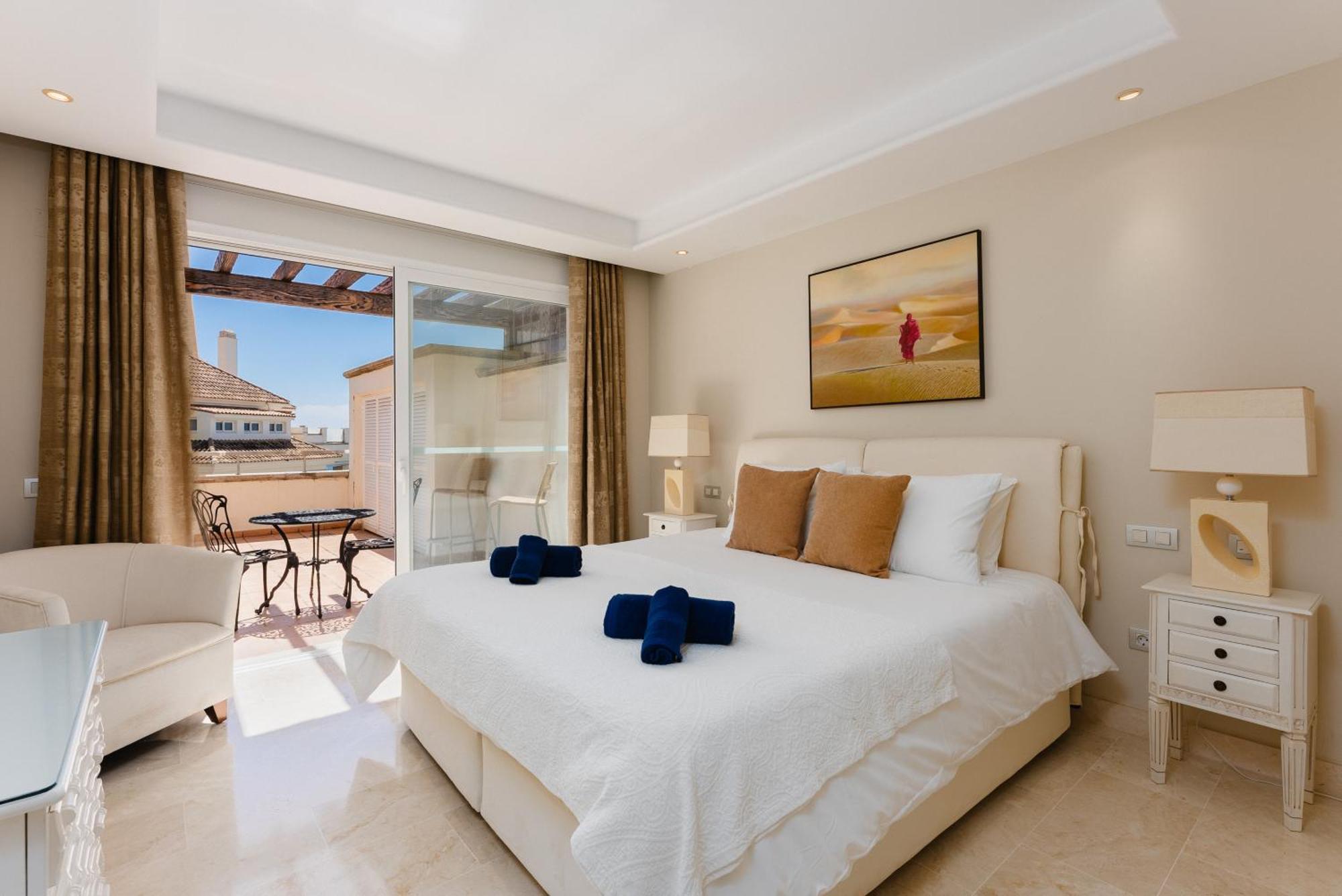 Luxury Beachfront Penthouse Marbella - Heated Pool & Seaviews Apartment *