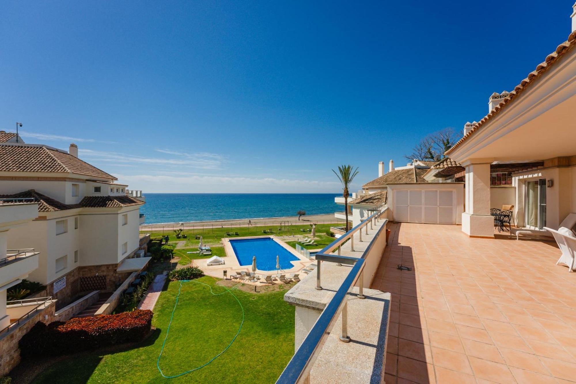 Luxury Beachfront Penthouse Marbella - Heated Pool & Seaviews Apartment