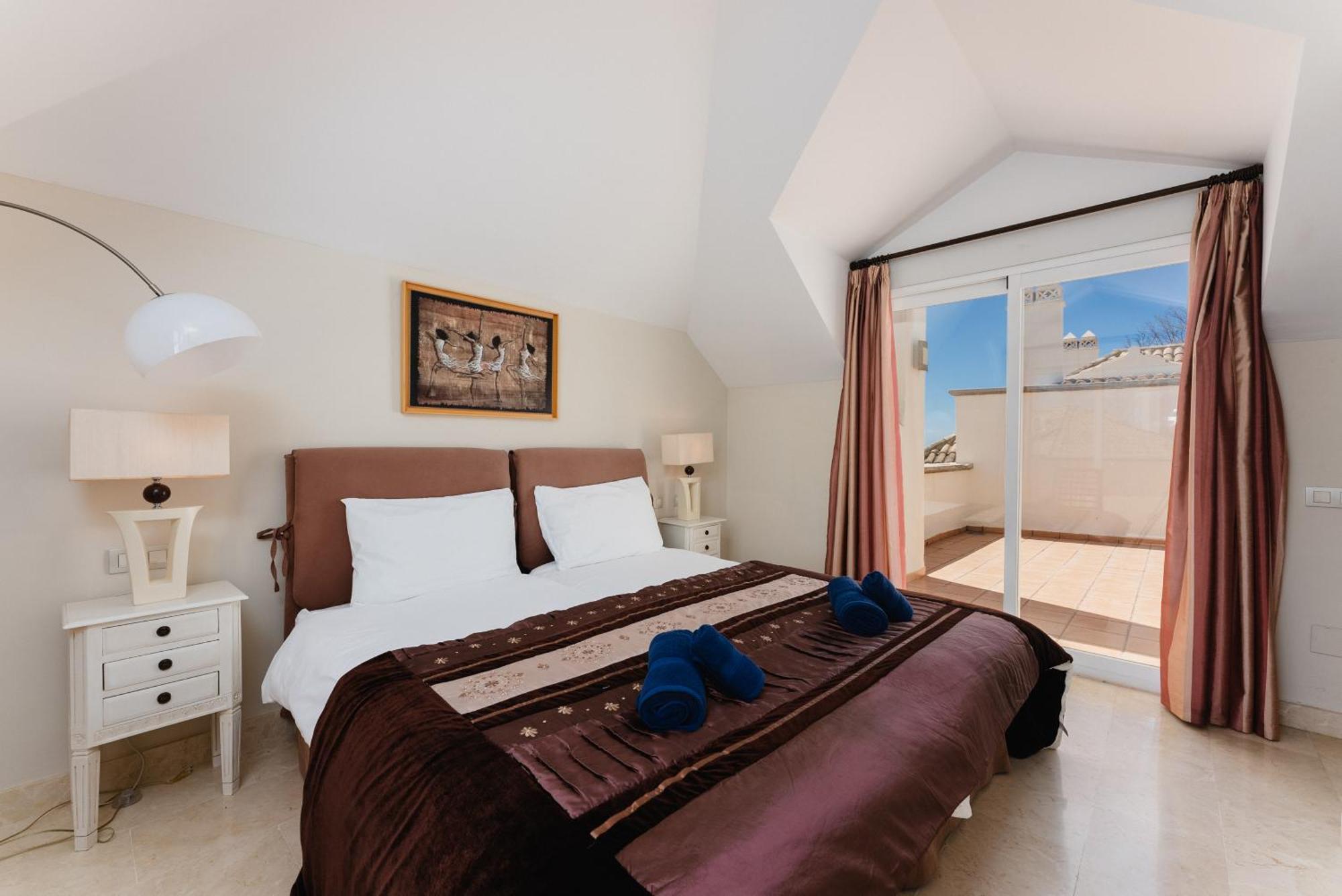 Luxury Beachfront Penthouse Marbella - Heated Pool & Seaviews Apartment *