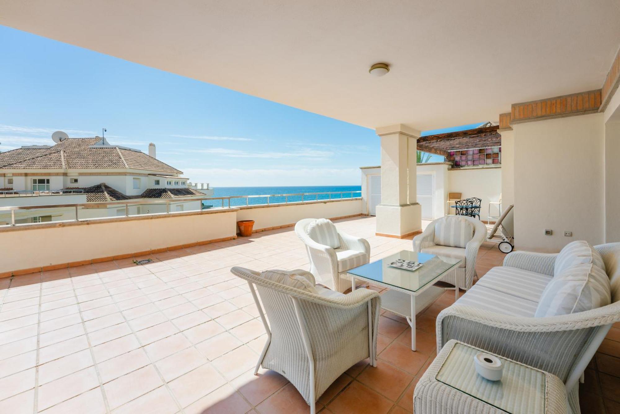 Apartment Luxury Beachfront Penthouse Marbella - Heated Pool & Seaviews