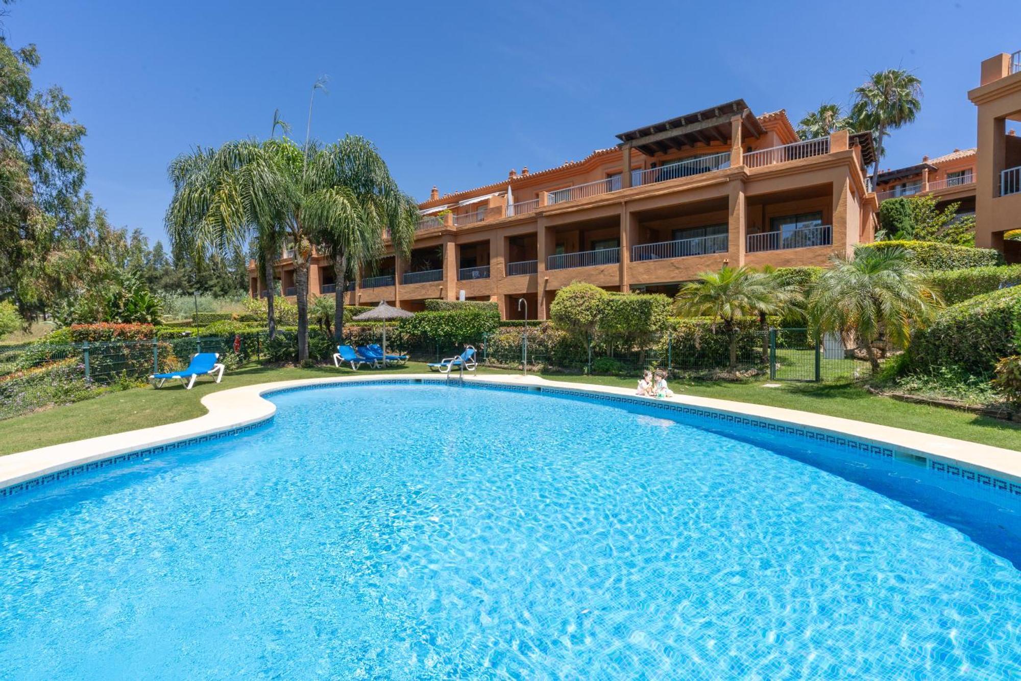Apartamento Benatalaya Golf Views Estepona