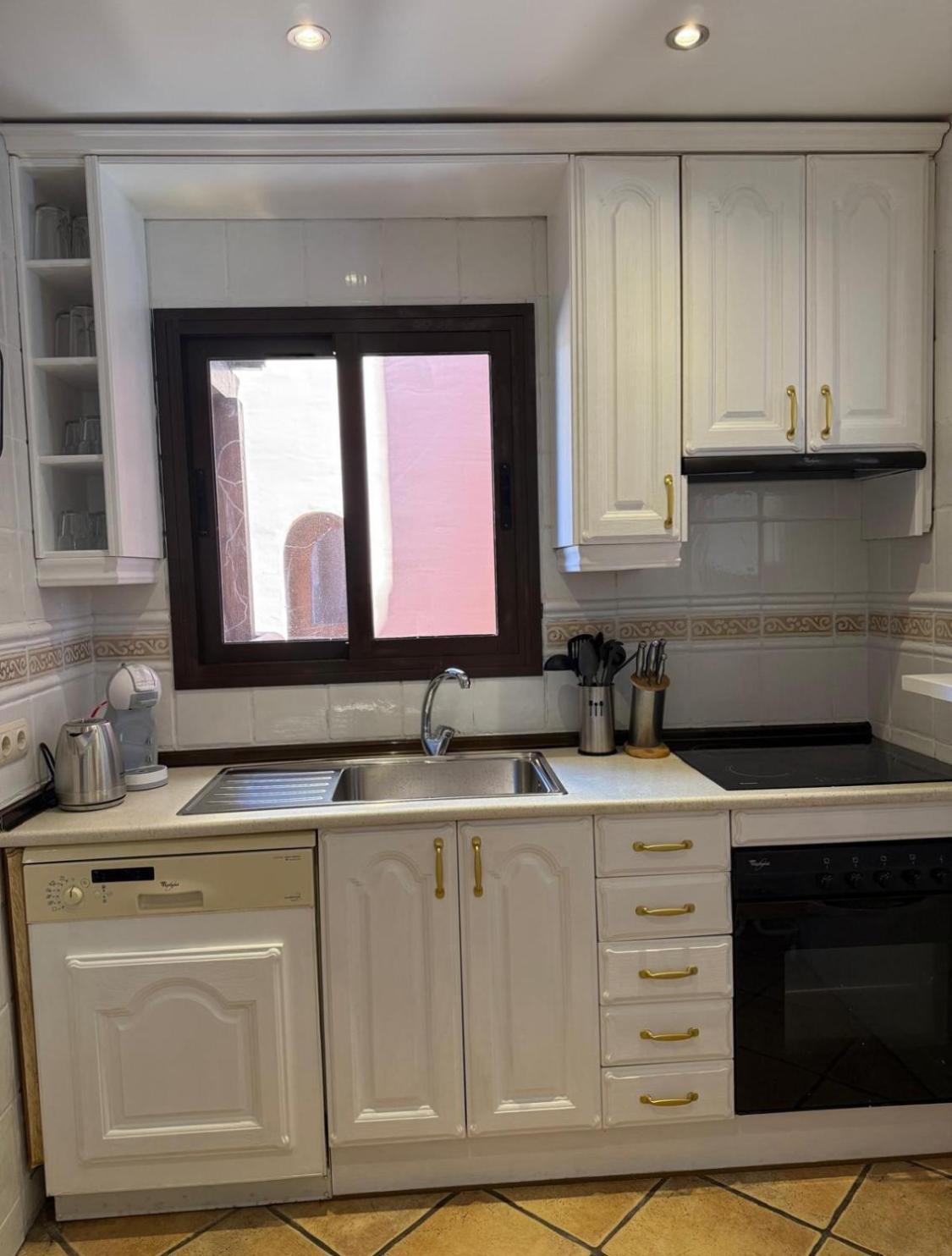Homestay Elegant Near Sea And Port Banus