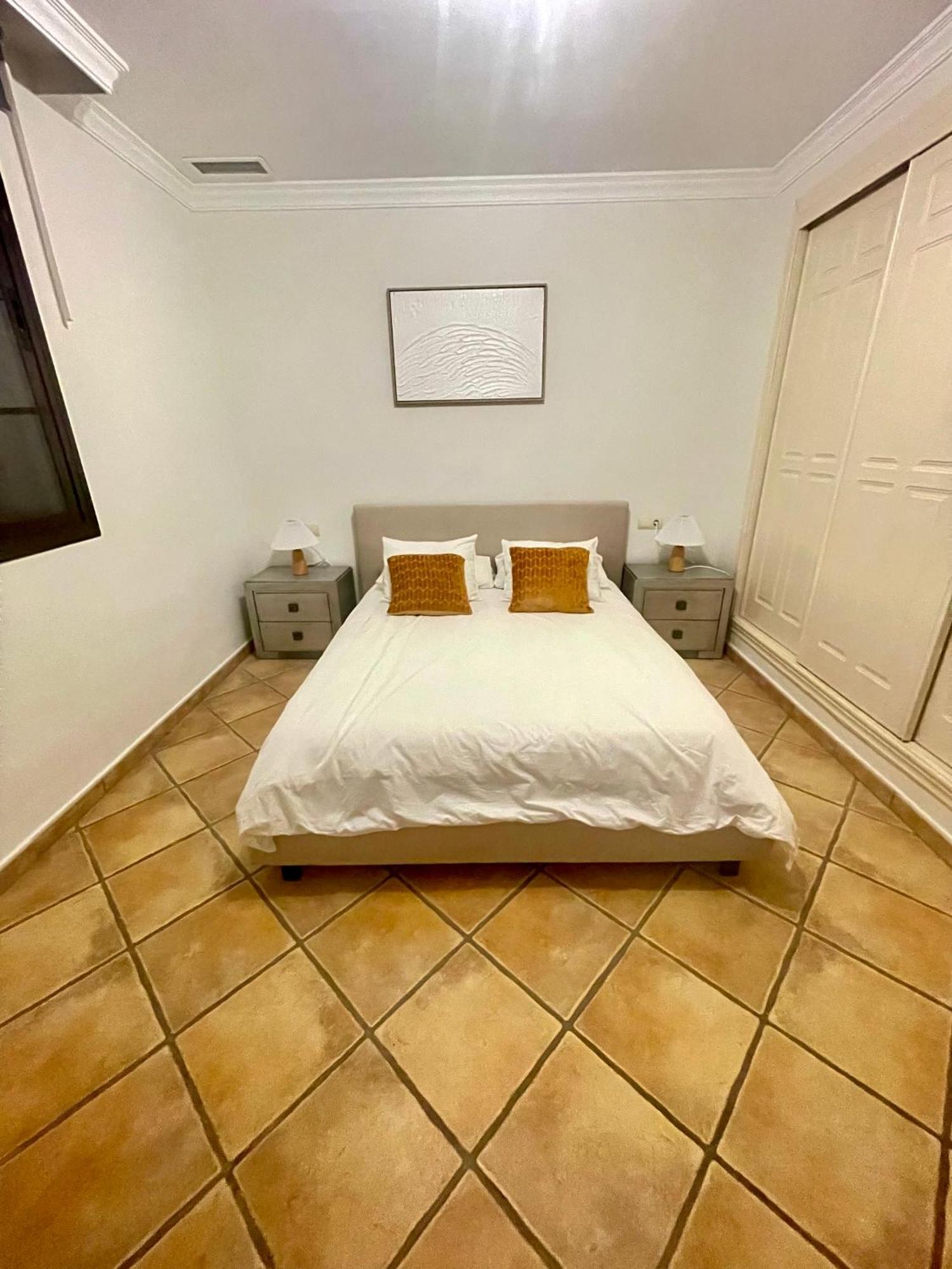 Homestay Elegant Near Sea And Port Banus