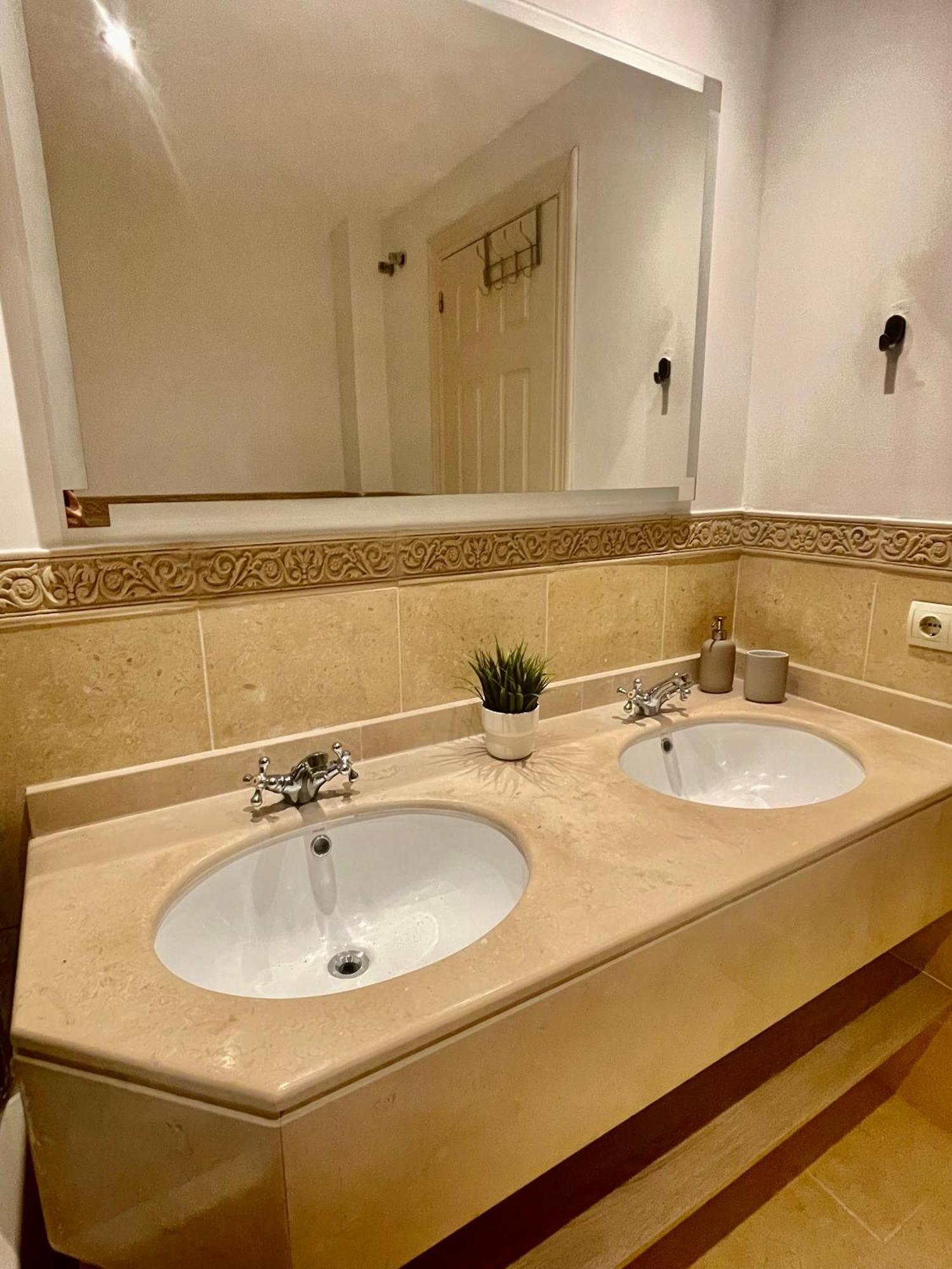 Elegant Near Sea And Port Banus *