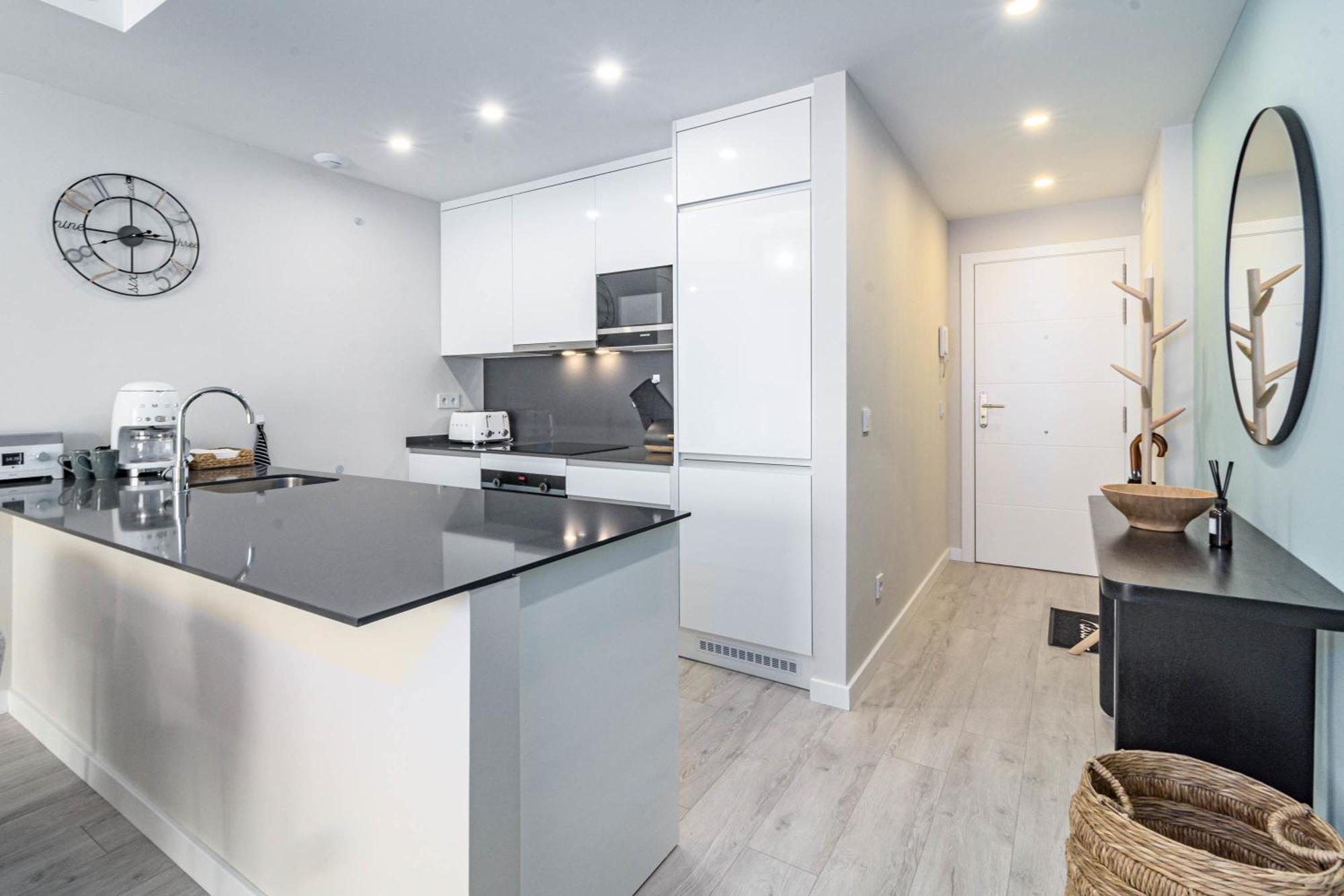 Le2e- Modern New-build Flat Near The