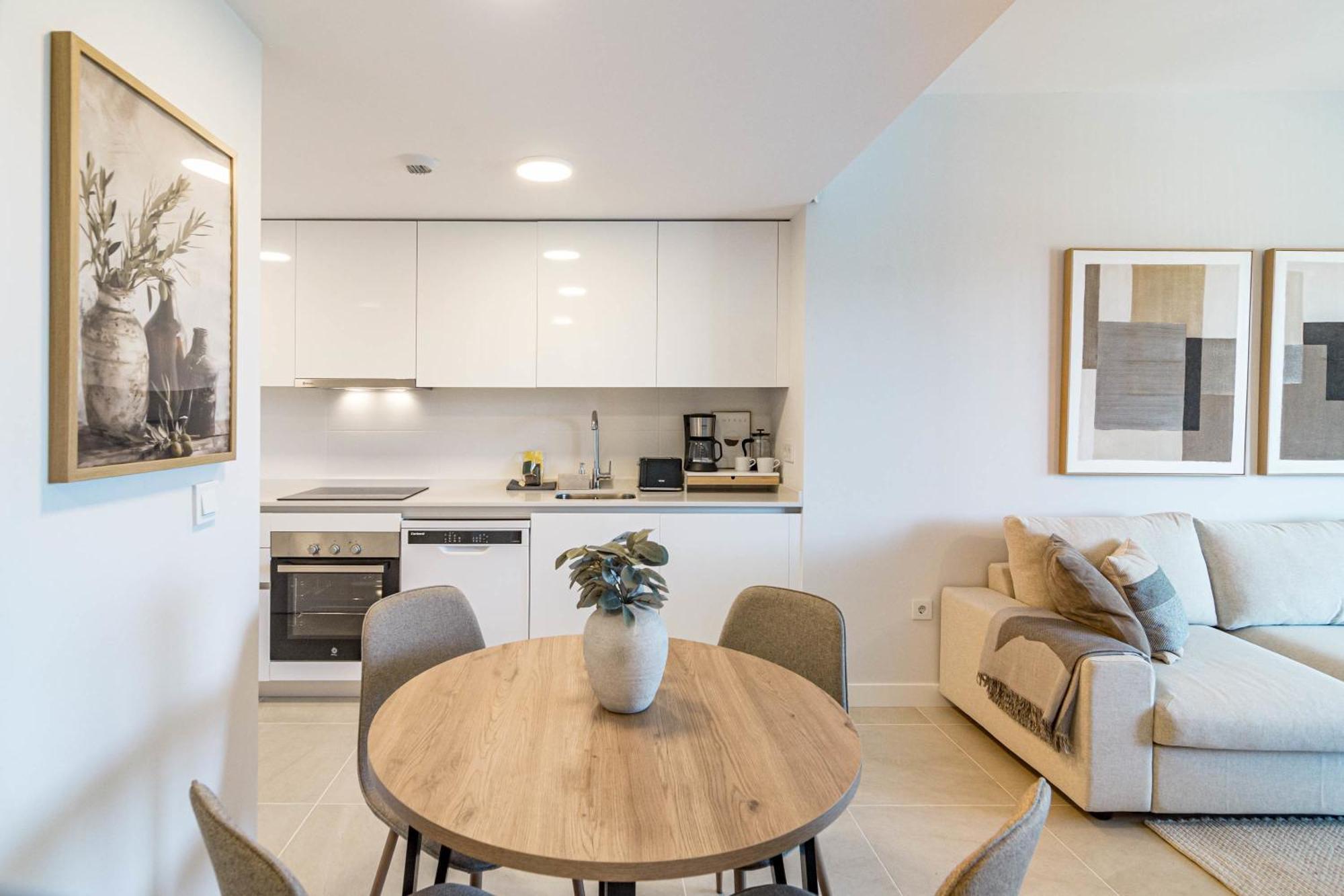 Ae2.2b - Newly Built With Big And Sunny Balcony Estepona
