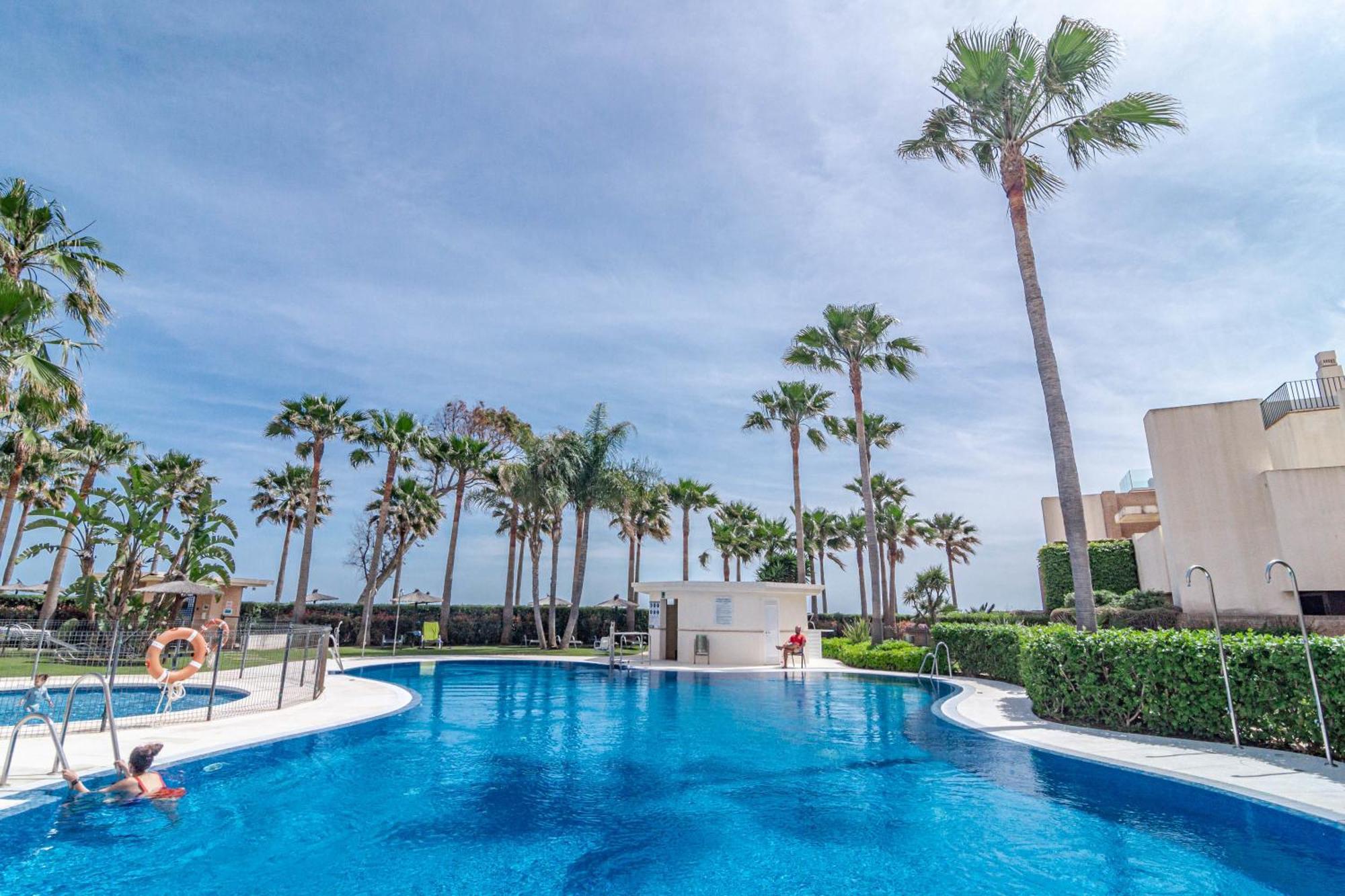 Bp7c.2a Beachfront Penthouse With Private Pool