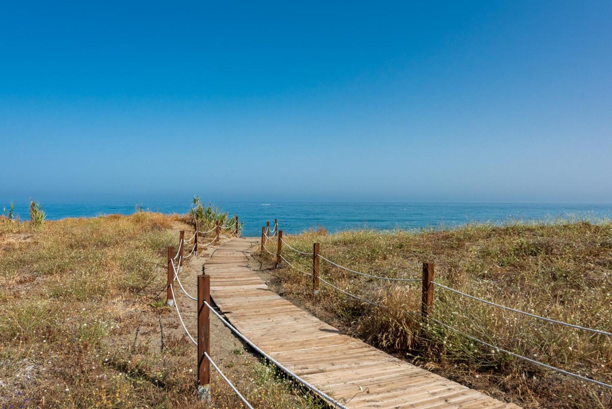 Costalita Beachside Apartment Estepona