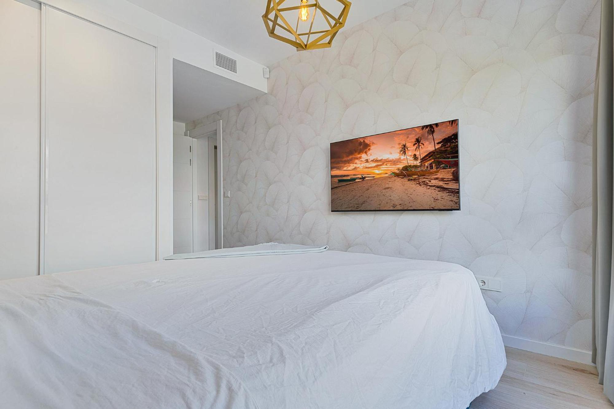 One 80 Within Walking Distance To The Sea