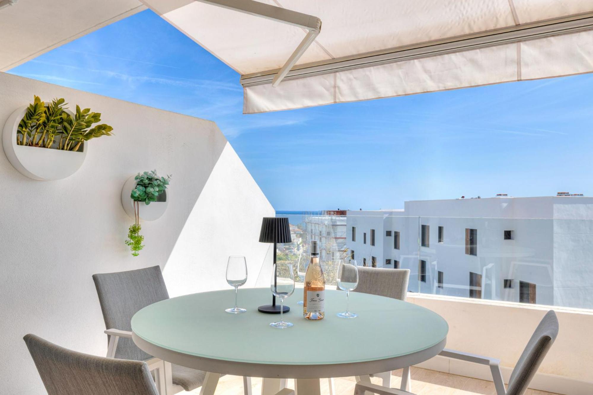 One 80 Within Walking Distance To The Sea