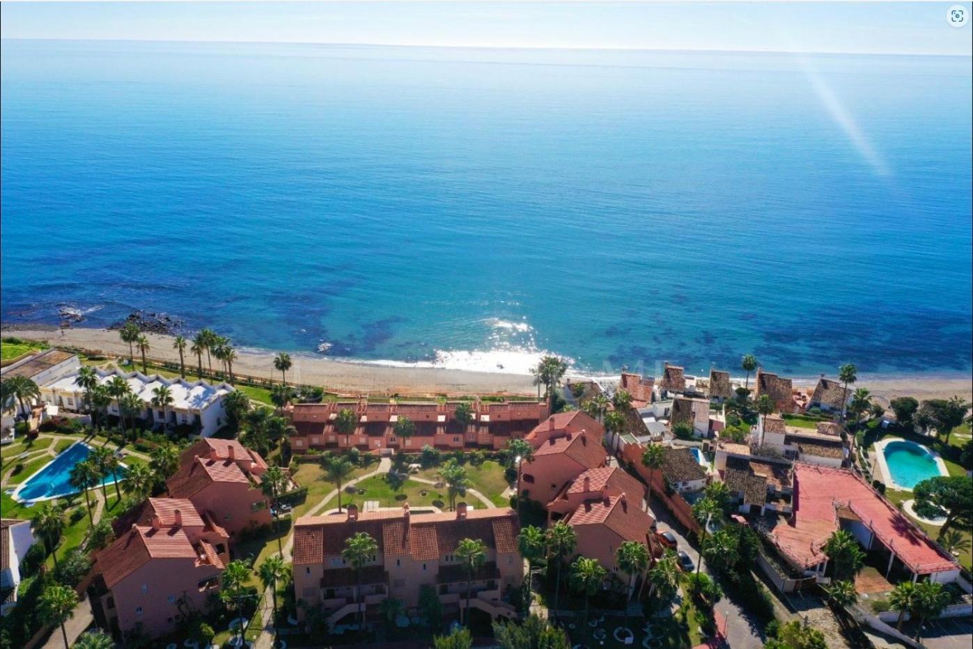 Apartamento No1 - Beachfront Estepona, Close To Port, 2 Bedroom, 2 Bathroom, Sleeps 5 Estepona