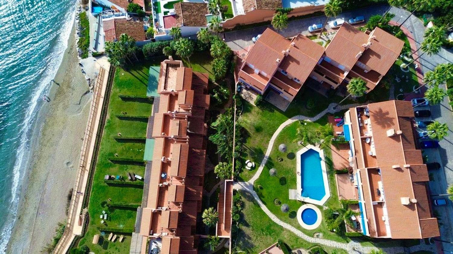 No1 - Beachfront Estepona, Close To Port, 2 Bedroom, 2 Bathroom, Sleeps 5 Estepona