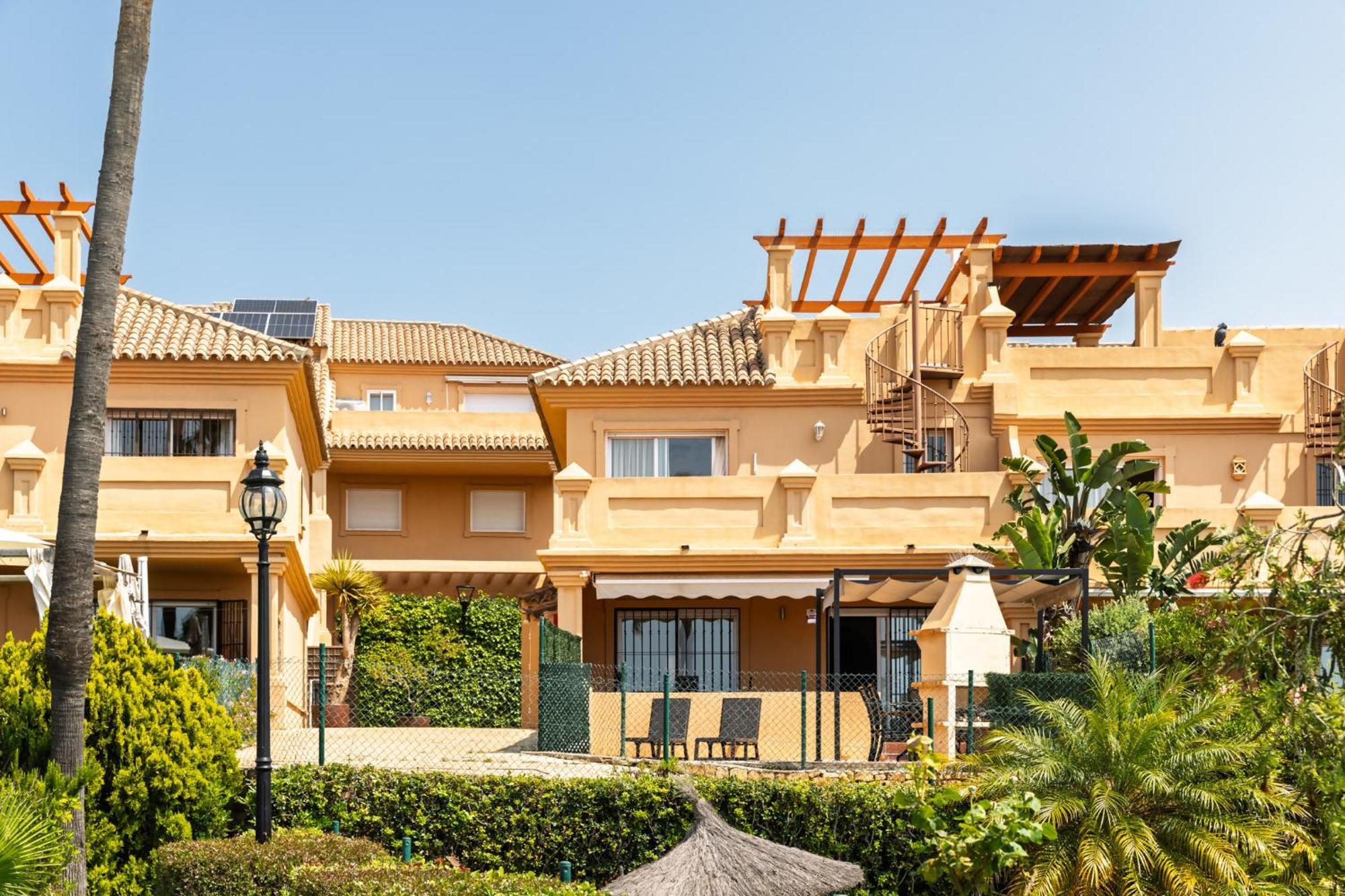 Bonita En Esquina Estepona