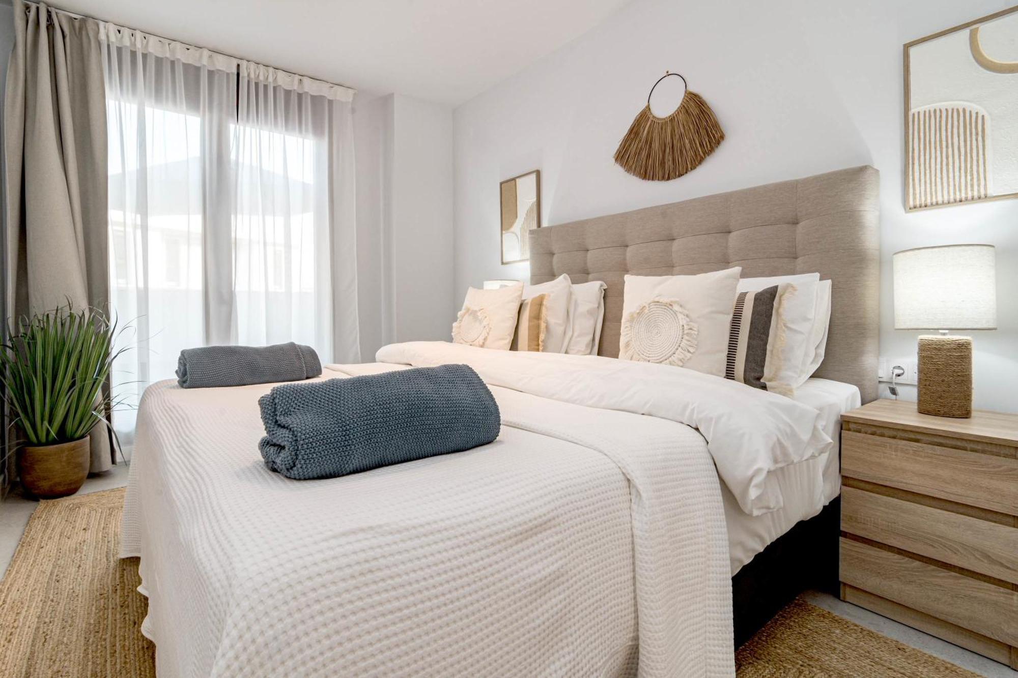 Lmea1.b.b - Modern 1-bed Flat With Pool Balcony Estepona