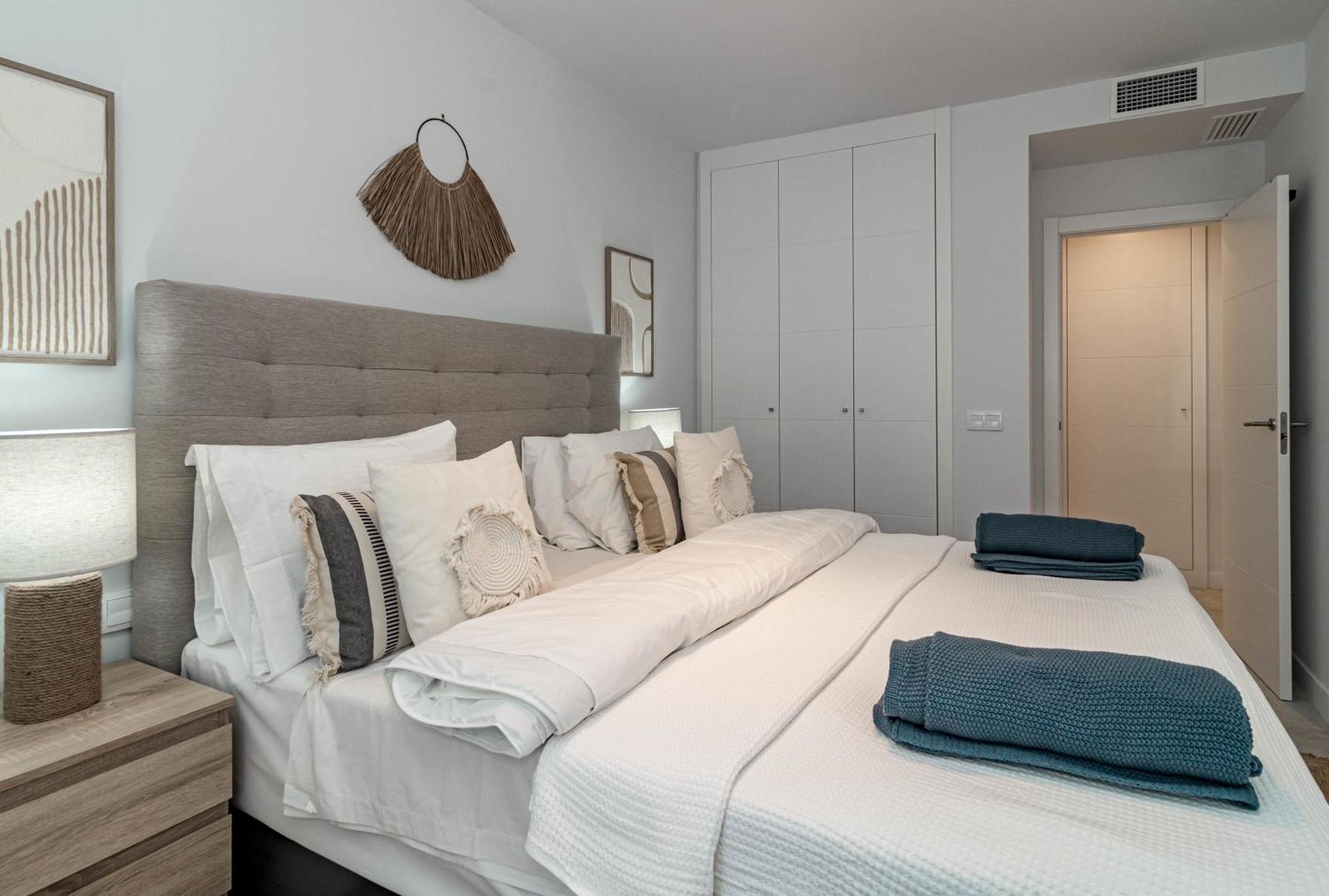 Lmea1.b.b - Modern 1-bed Flat With Pool Balcony Appartement *