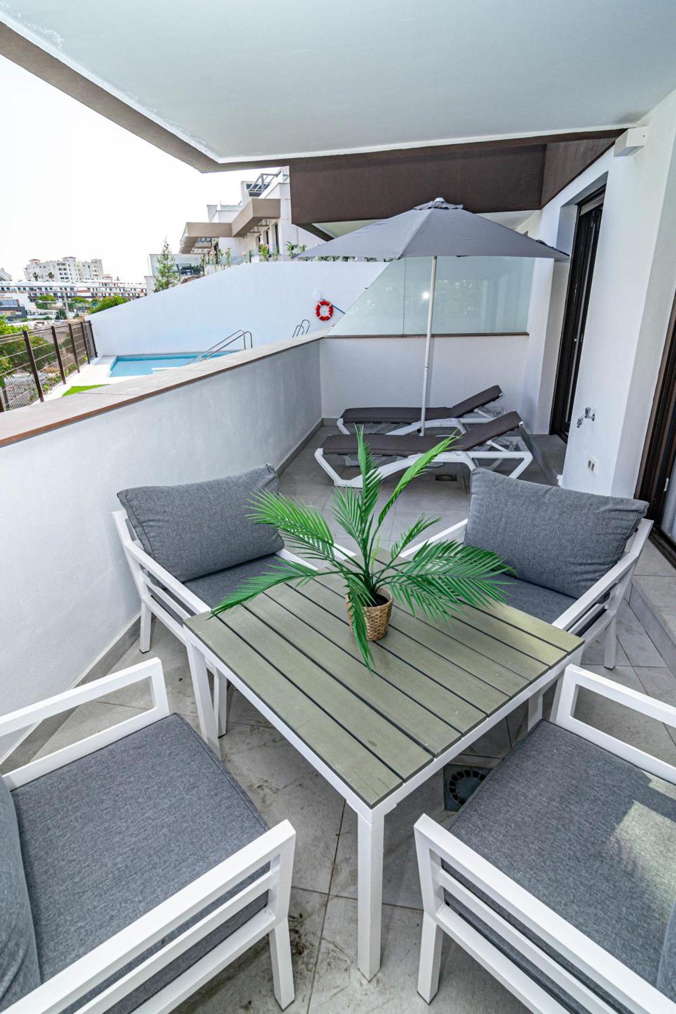 Appartement Lmea1.b.b - Modern 1-bed Flat With Pool Balcony *