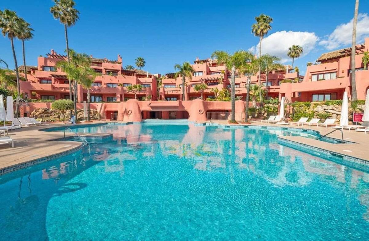 Fantastic With Ocean Views Apartamento Estepona