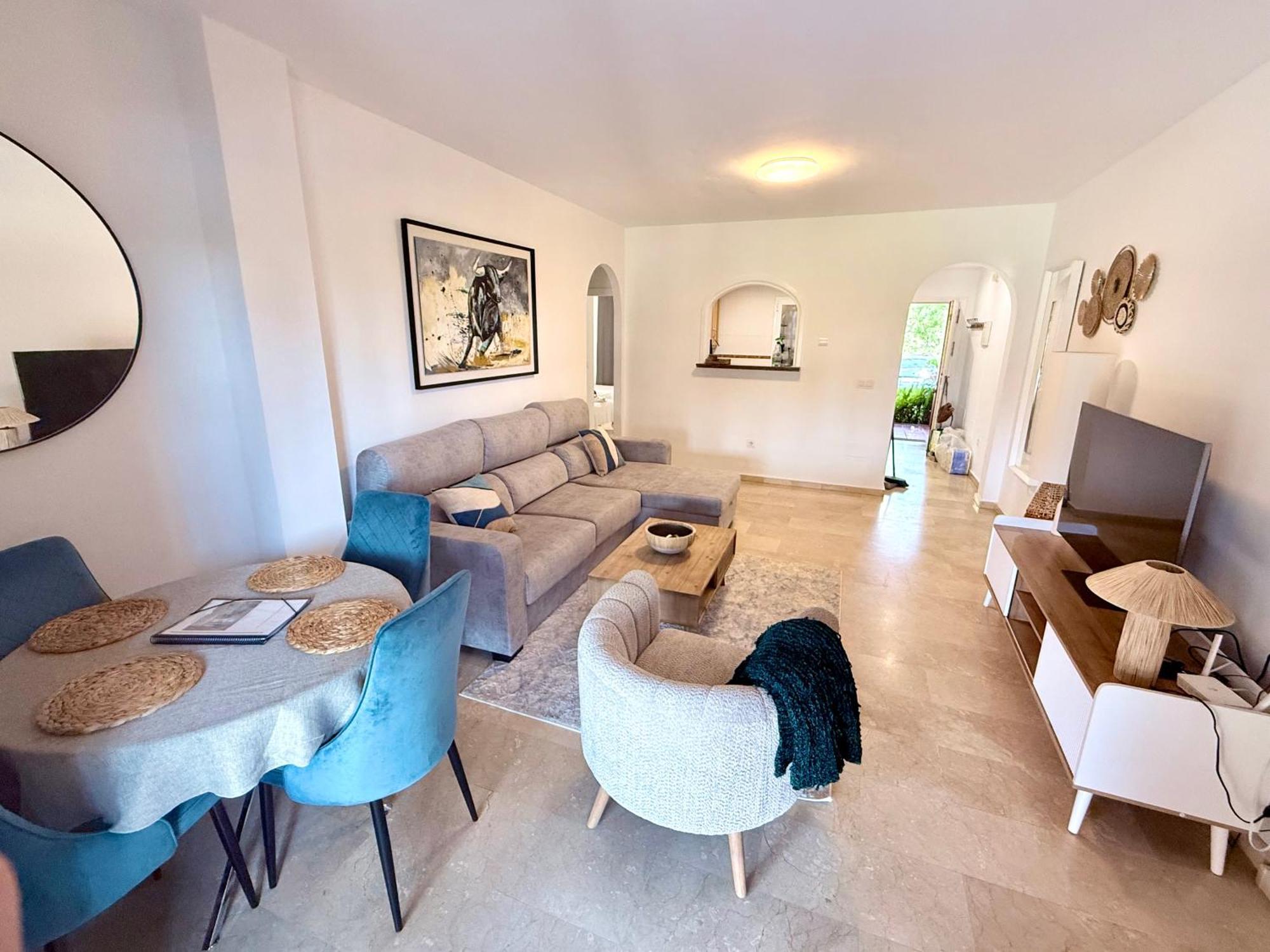 Apartamento No1 - Beachfront Estepona, Close To Port, 2 Bedroom, 2 Bathroom, Sleeps 5