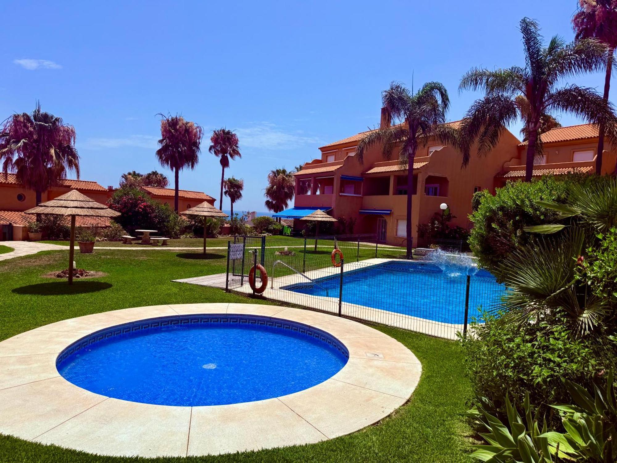No1 - Beachfront Estepona, Close To Port, 2 Bedroom, 2 Bathroom, Sleeps 5 * Estepona