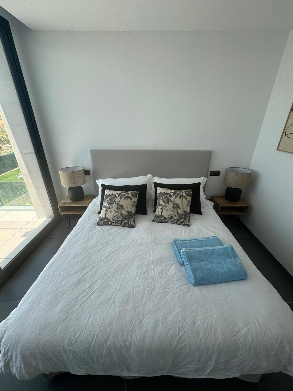 Casa M2 And Marbella Getaway-sleeps 10 * Estepona