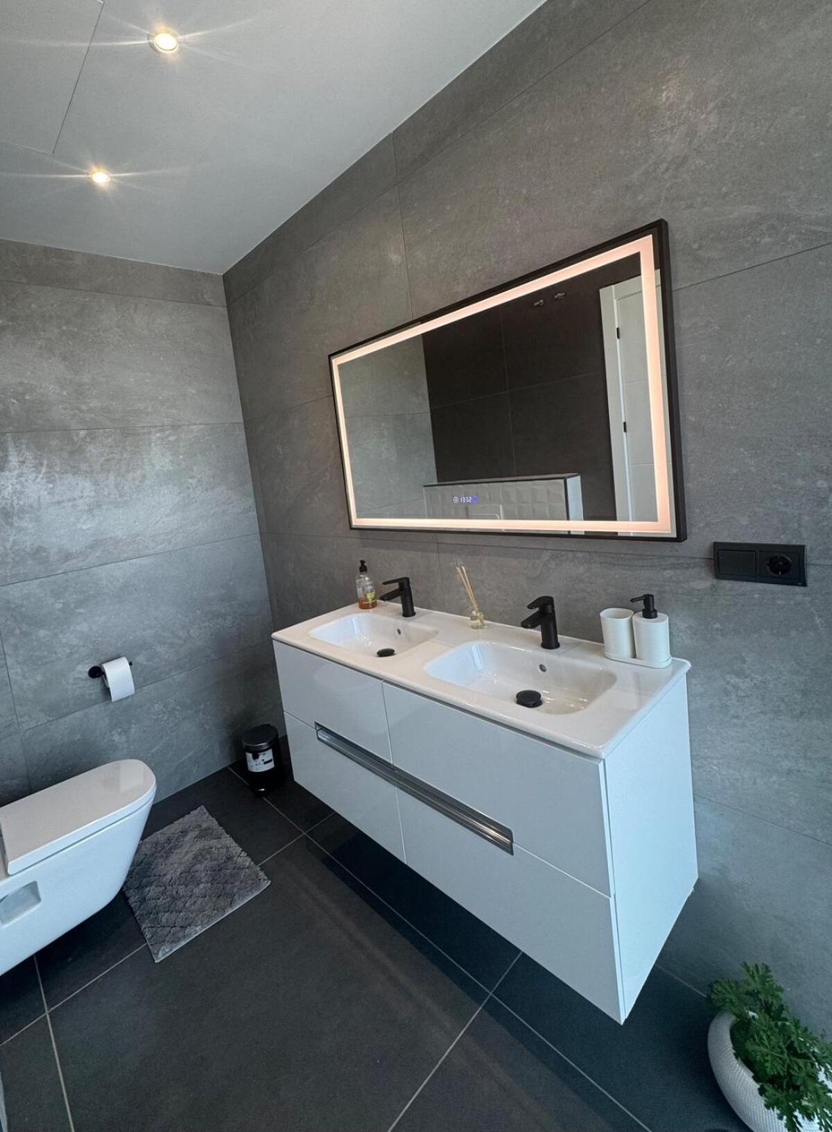 Casa M2 And Marbella Getaway-sleeps 10 Villa