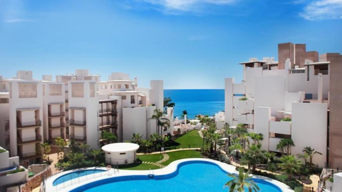 For 4 People, Bahia De La Plata, Estepona, Malaga 150mts