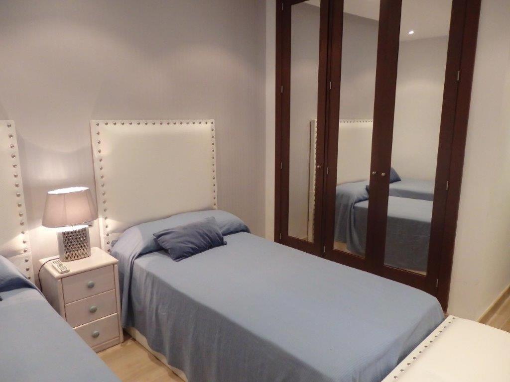 For 4 People, Bahia De La Plata, Estepona, Malaga 150mts *