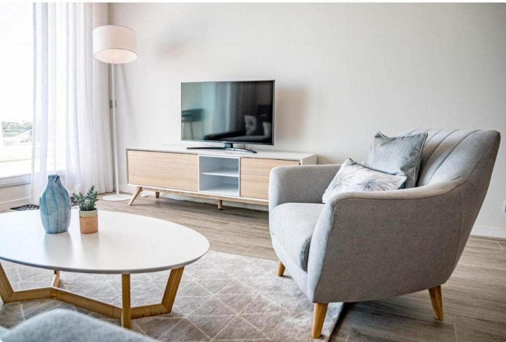Deluxe In 3 Bedrooms Apartment Estepona