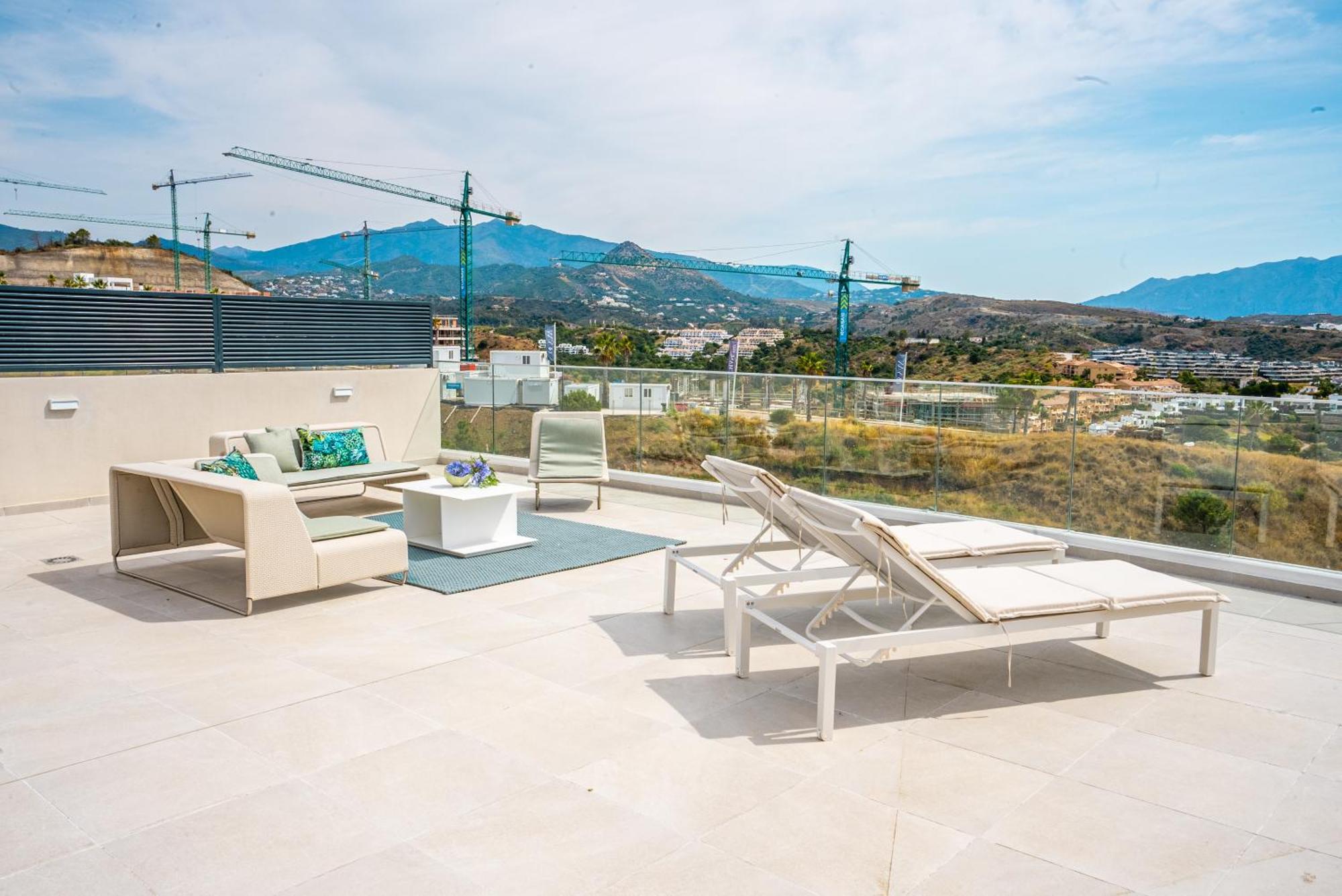 Mediterranean Vanian Views Penthouse * Estepona