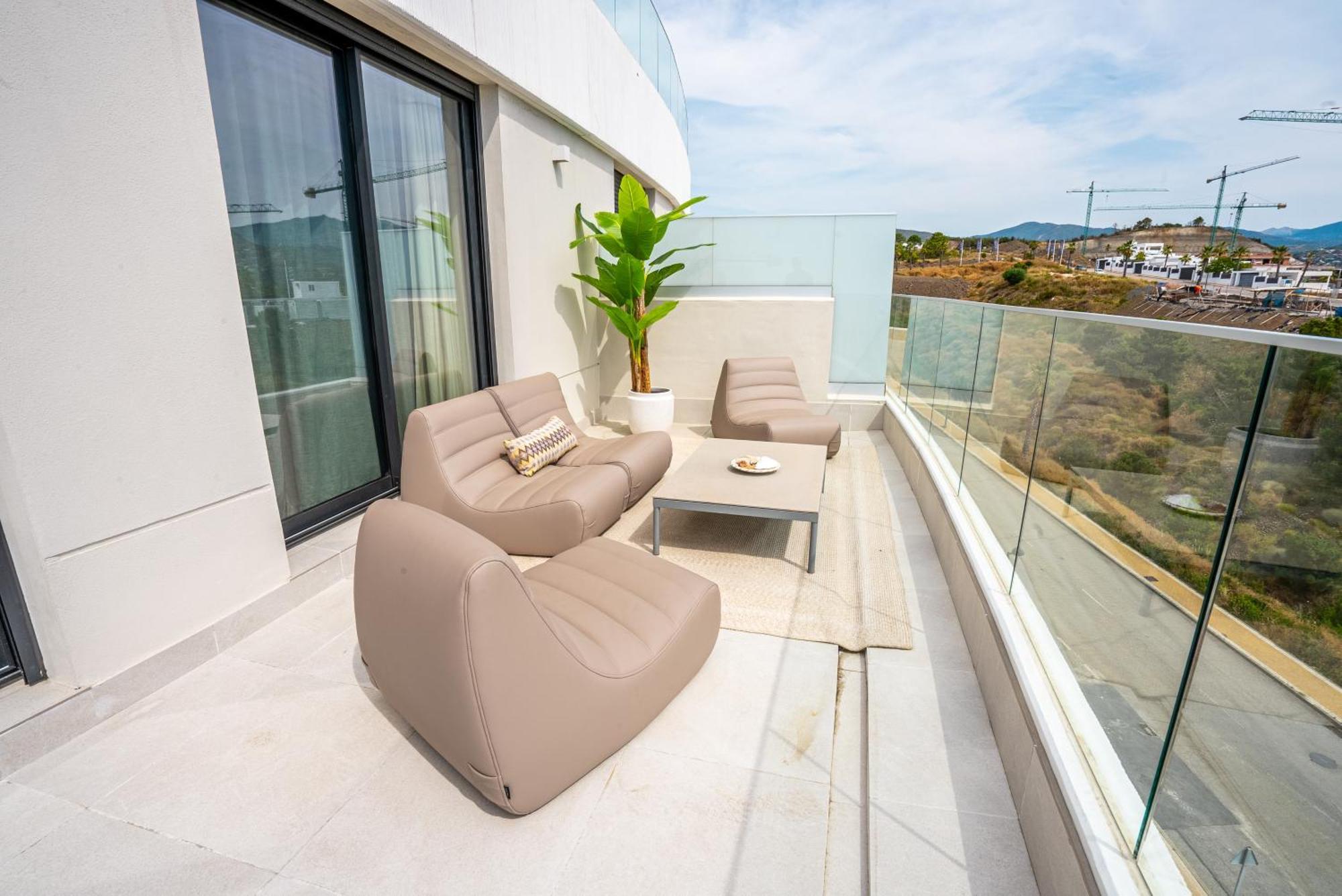 Mediterranean Vanian Views Penthouse *