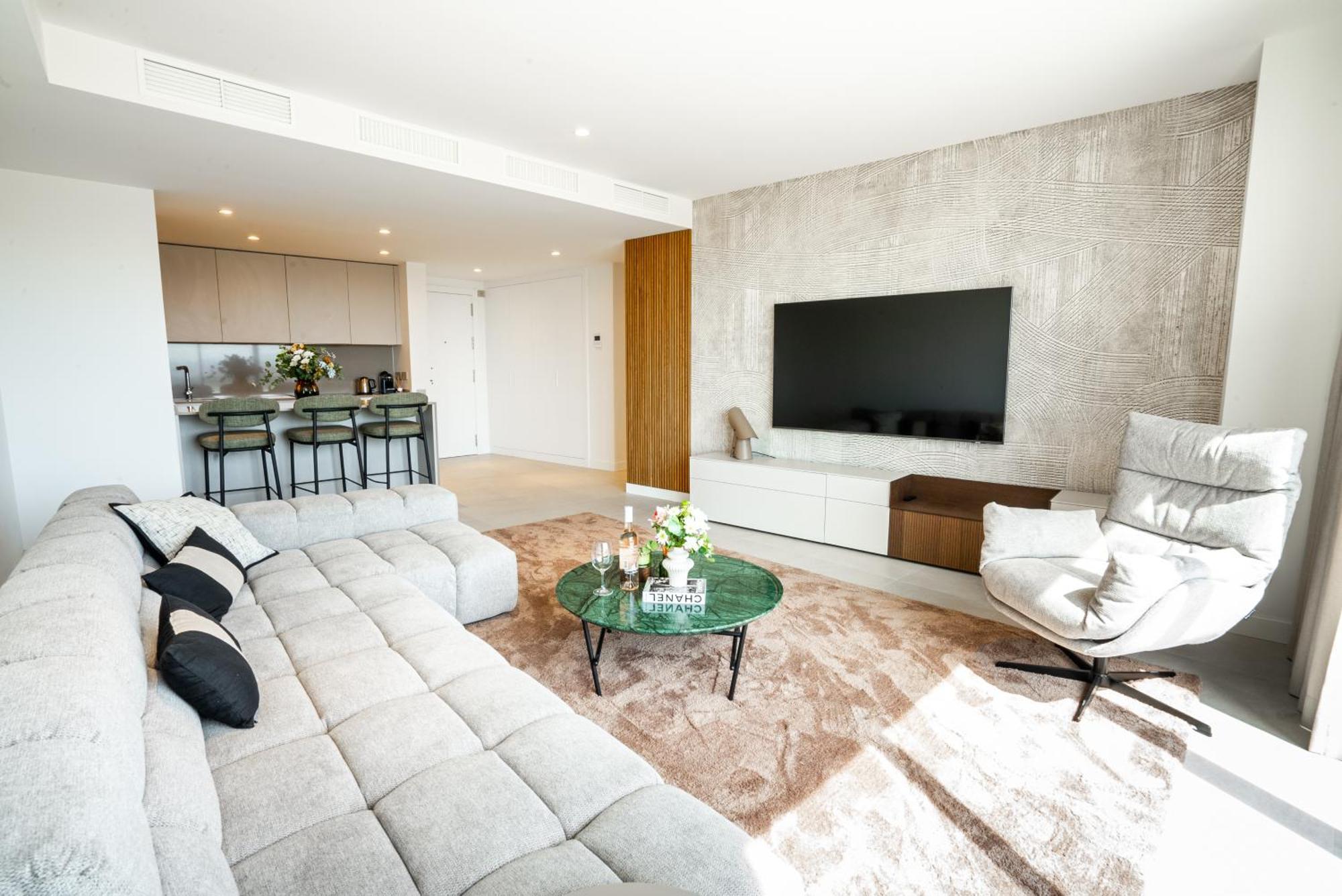 Mediterranean Vanian Views Penthouse *
