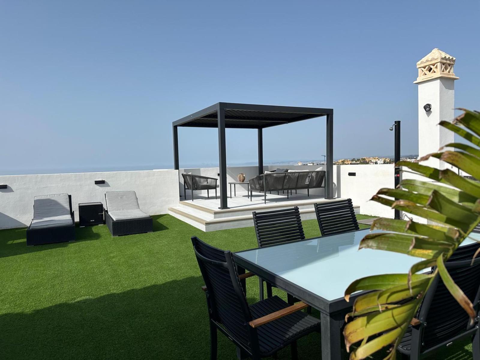 Apartment Lovely Two Bedroom With Panoramic Sea Views