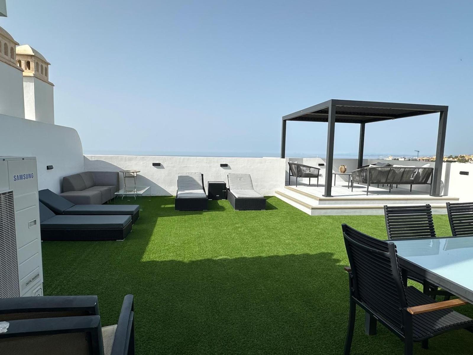 Apartment Lovely Two Bedroom With Panoramic Sea Views