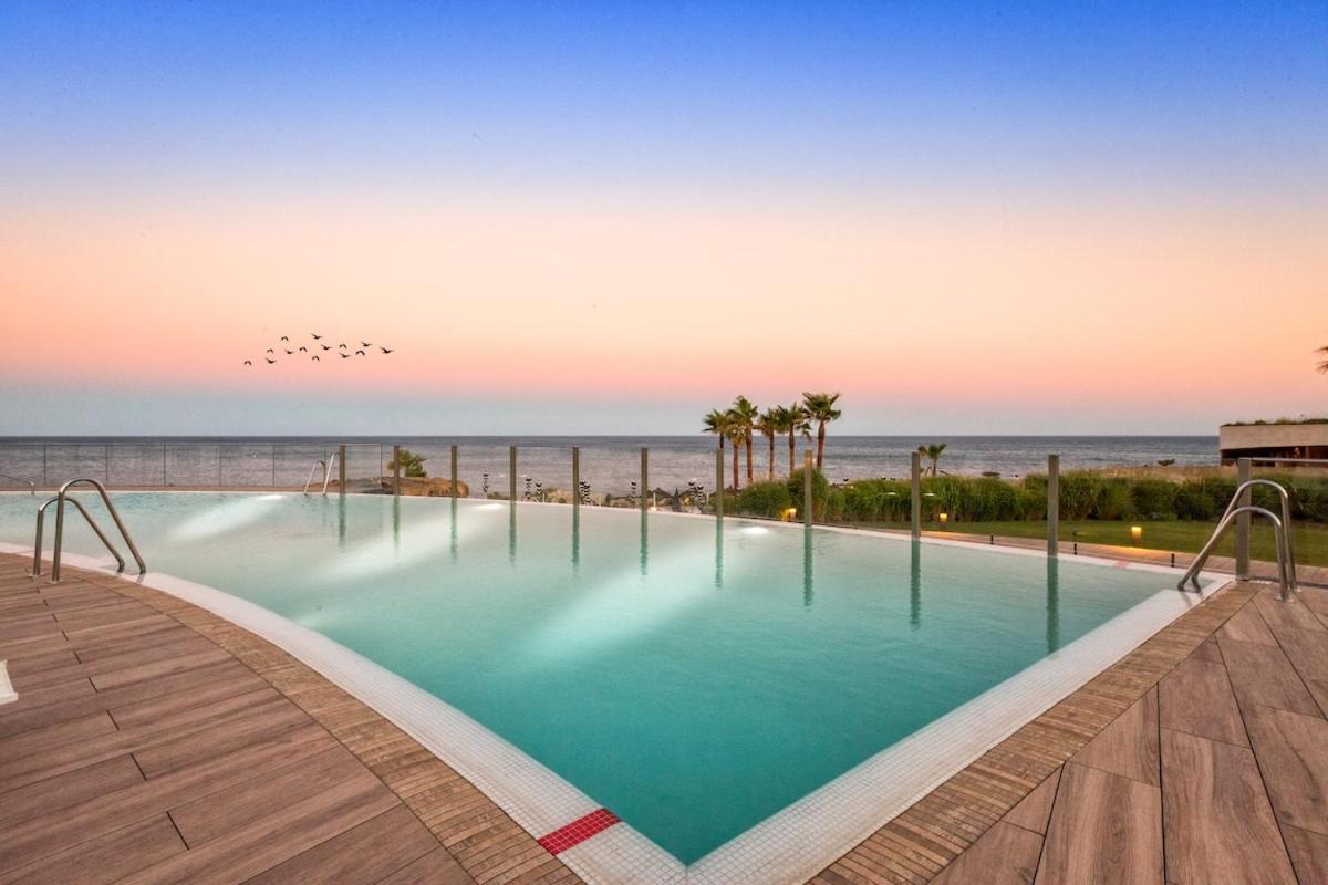 The Edge - Beachfront 2 Bedroom Apartment *