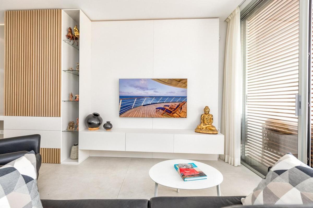 The Edge - Beachfront 2 Bedroom *
