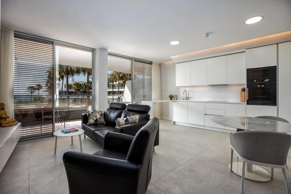 The Edge - Beachfront 2 Bedroom * Estepona