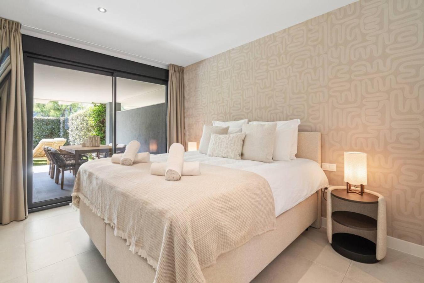 Oasis 325 Hideaway Luxe Garden *