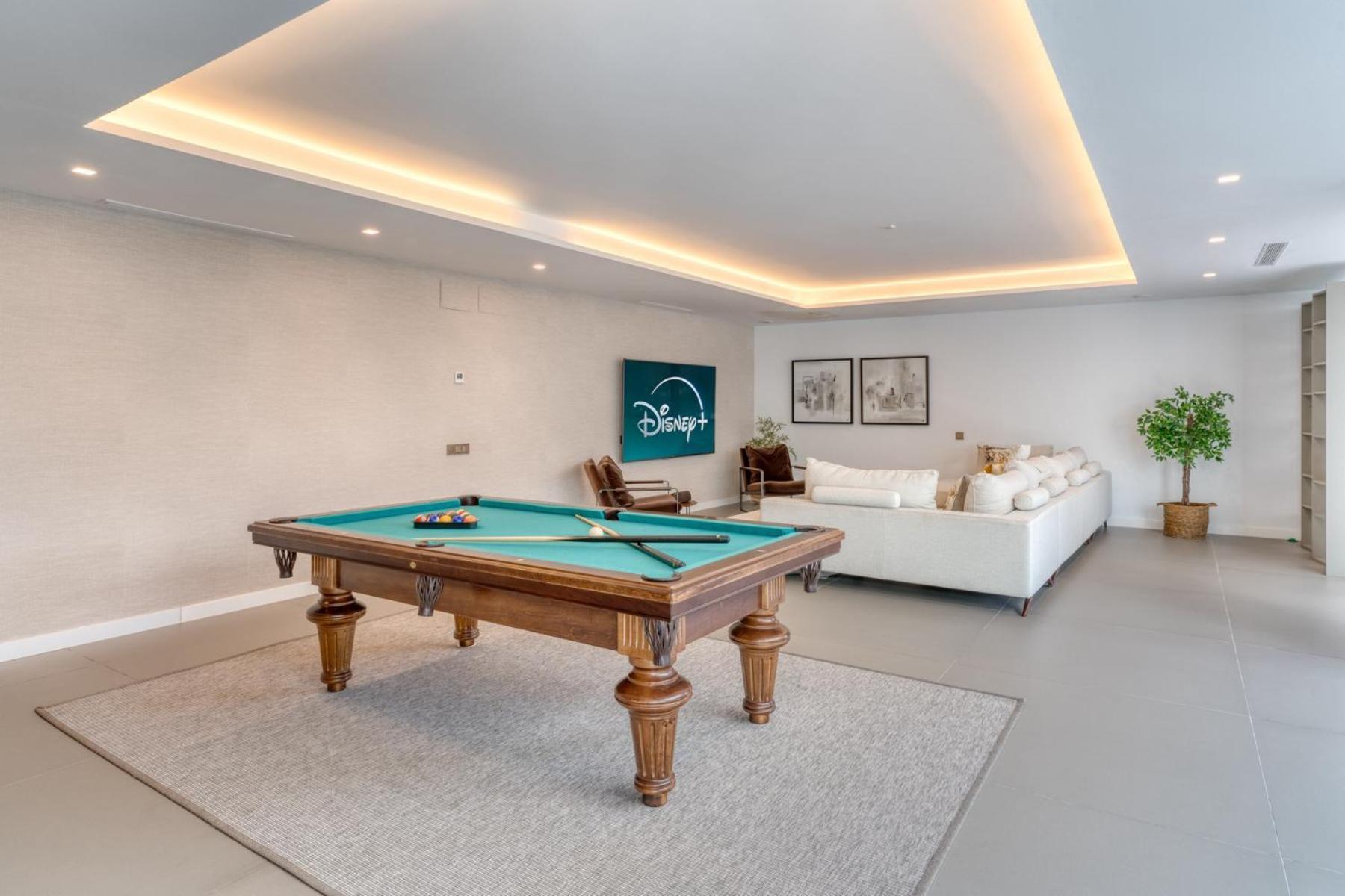 Modern Luxury In Flamingos Villa