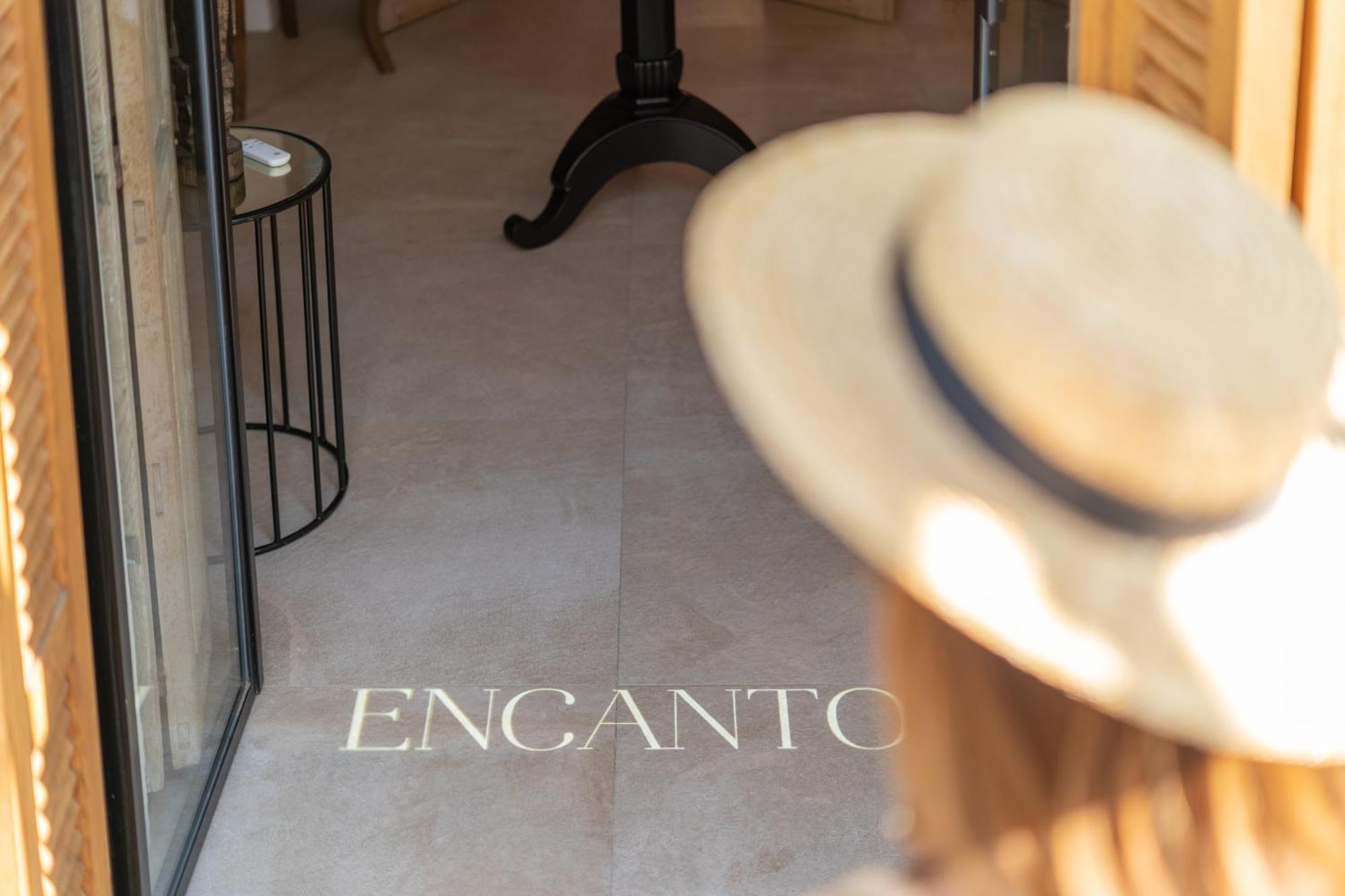Encanto Hotel *