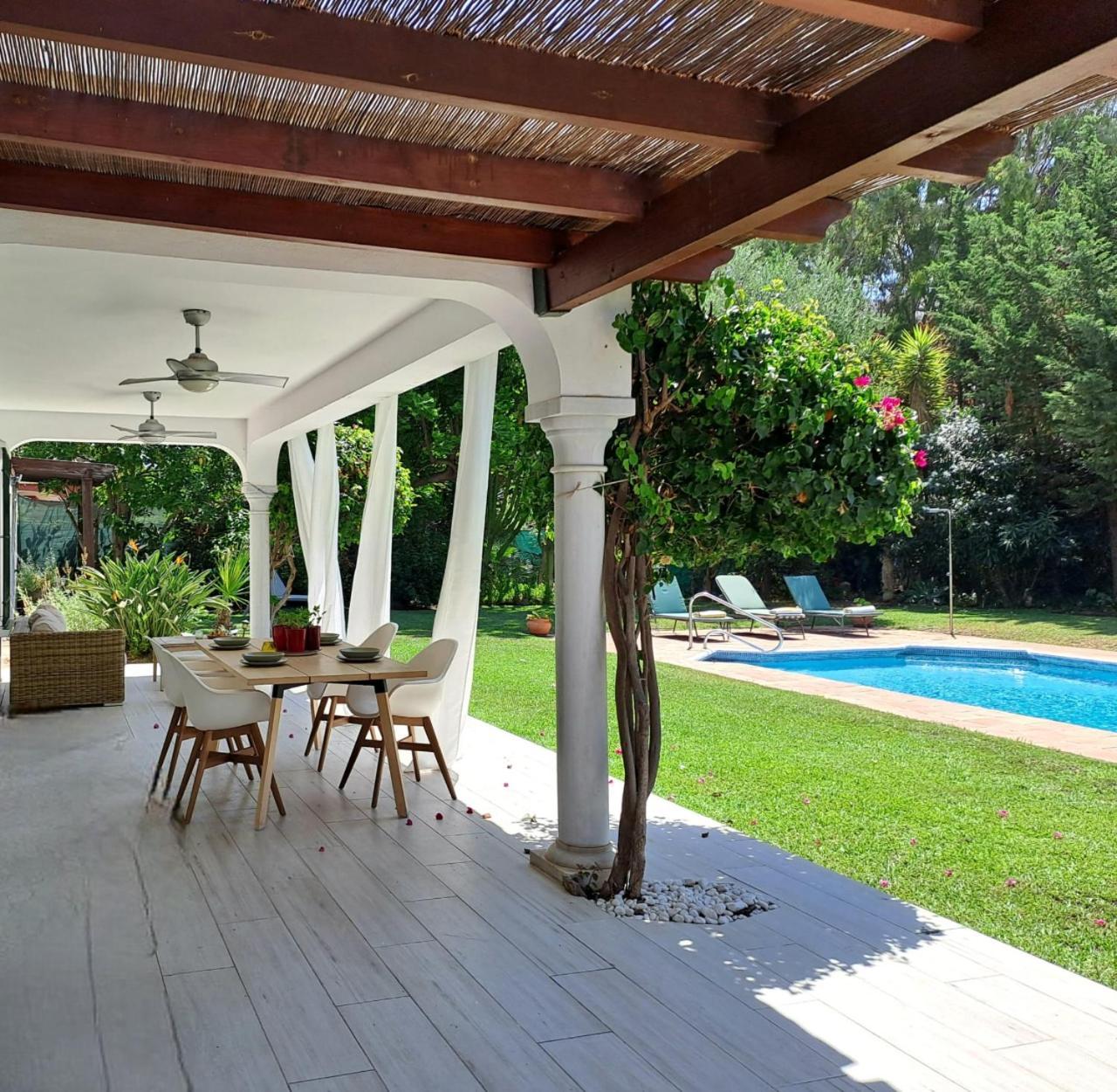 Noctua Pool And 013 * Estepona