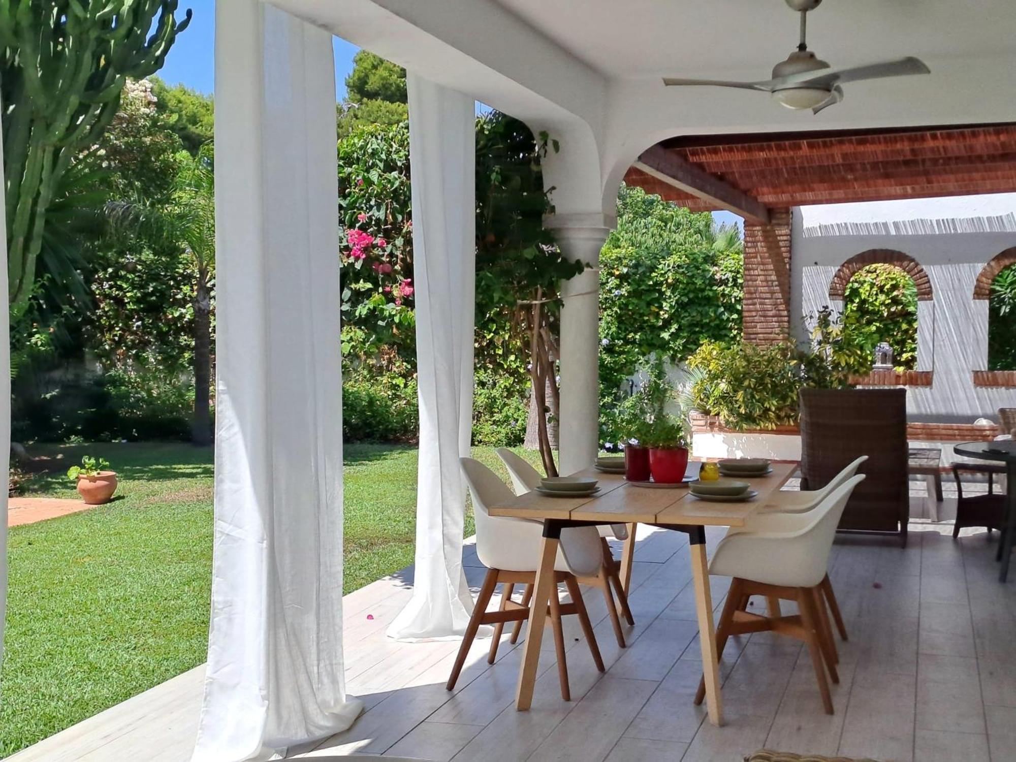 Noctua Pool And 013 * Estepona