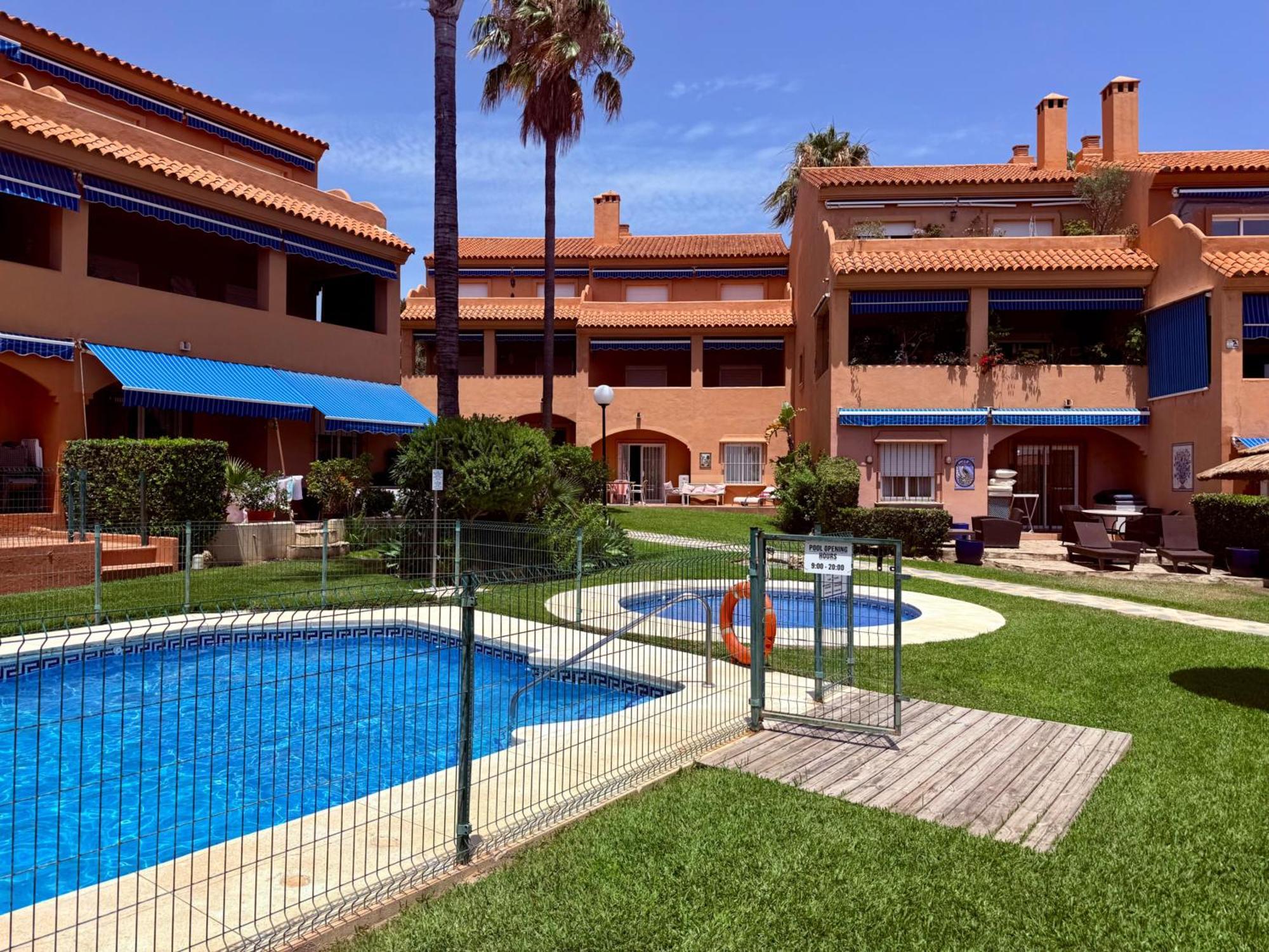 Appartement Coastal Retreat-sleeps 8 Sea View Pool & Parking Estepona
