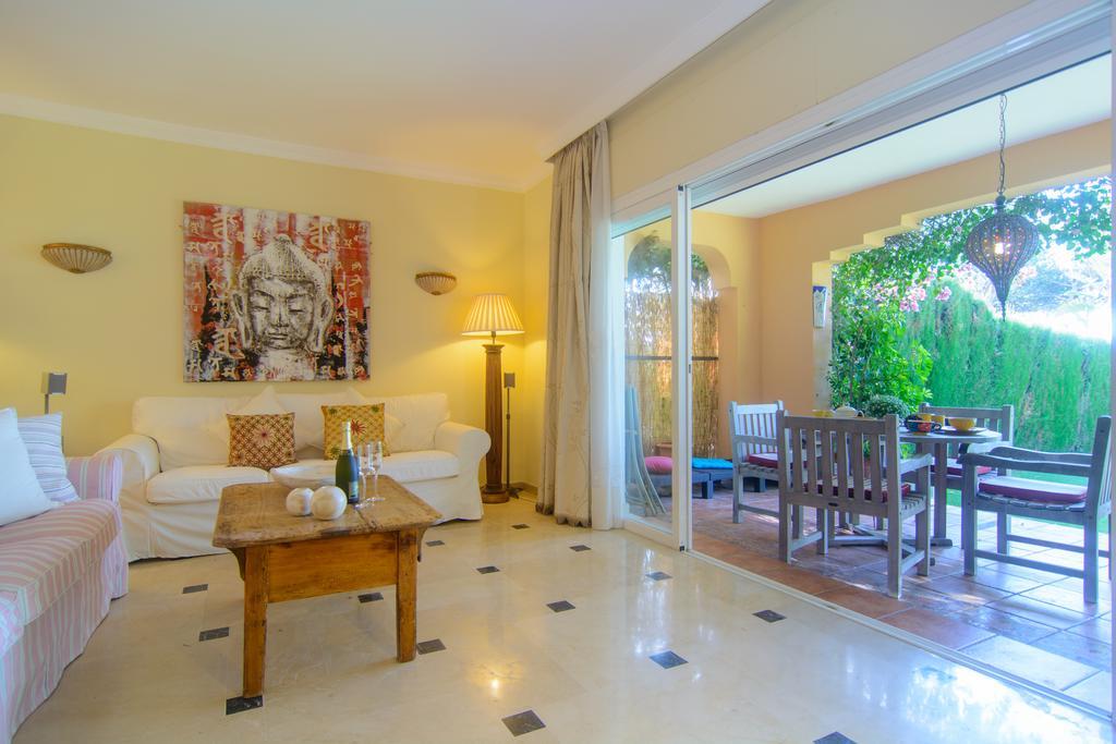 First Line Townhouse Venalmar * Estepona