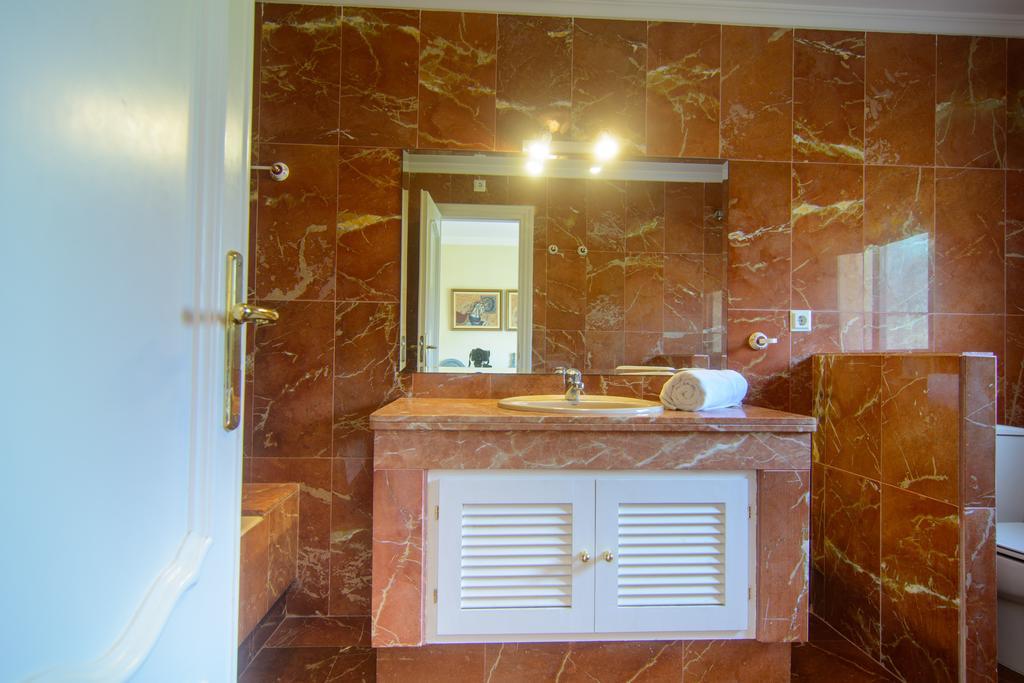 First Line Townhouse Venalmar Casa de férias *