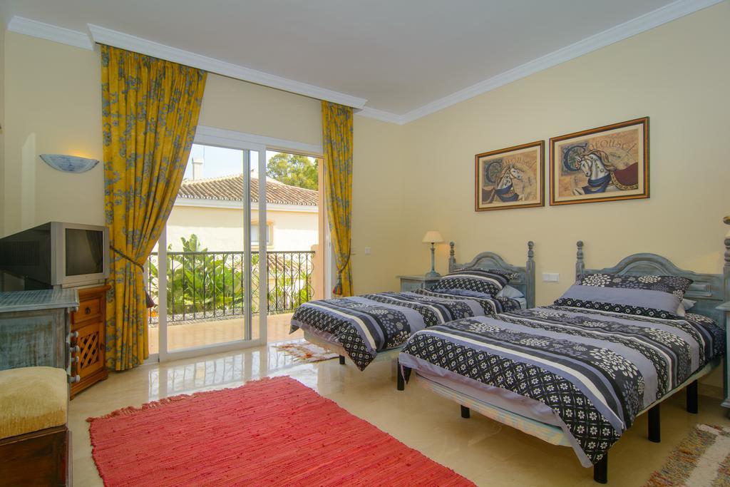 First Line Townhouse Venalmar * Estepona