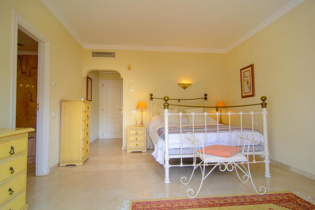First Line Townhouse Venalmar Estepona