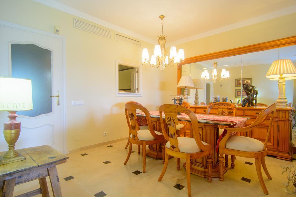 First Line Townhouse Venalmar