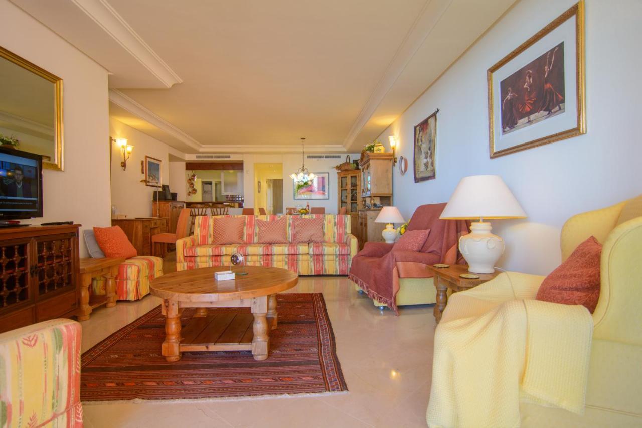 Apartment First Line Menara Beach *