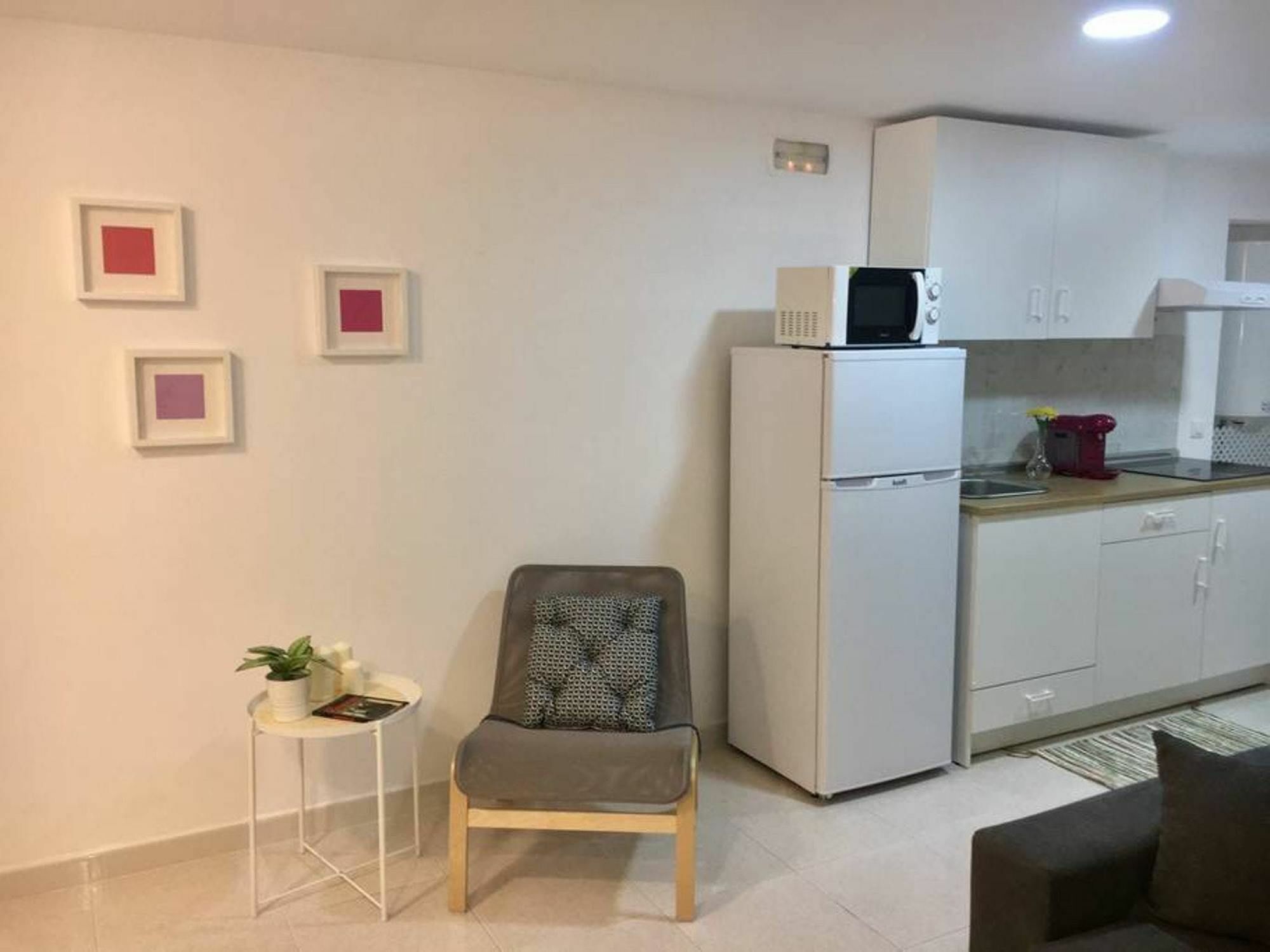 Apartamento With One Bedroom In Estepona, With Pool Access And Furnished *
